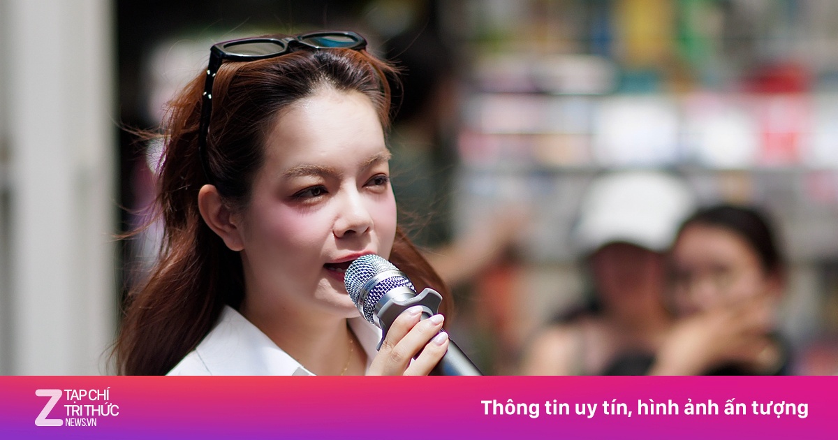 ‘Chị Đẹp’ Phạm Quỳnh Anh mua 100 cuốn sách gửi tặng độc giả