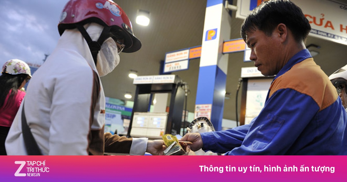 Lo gãy nguồn cung do chiến sự, doanh nghiệp xăng dầu xoay xở ra sao?