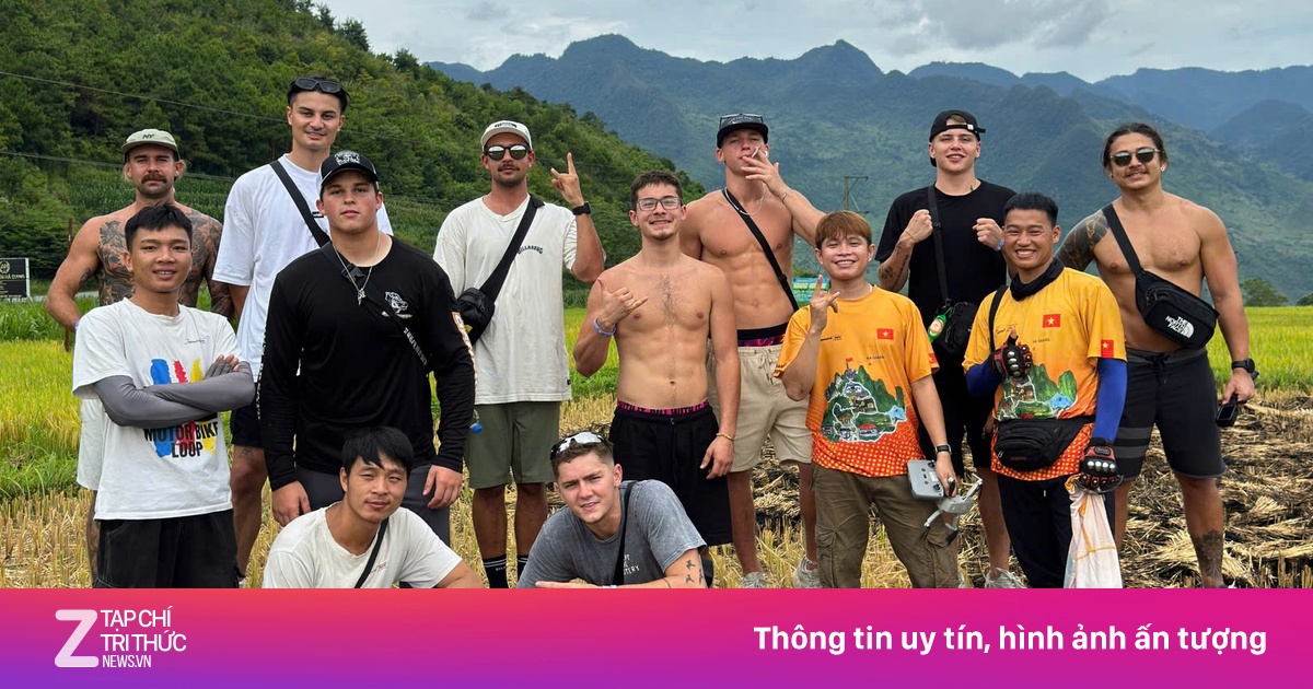 Khách Tây bốc gạch, tuốt lúa ở Hà Giang