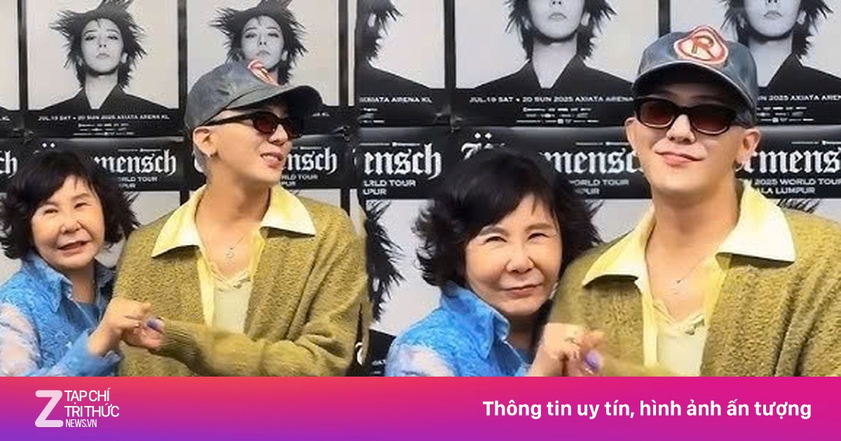 Bố mẹ G-Dragon tham quan đền Ngọc Sơn