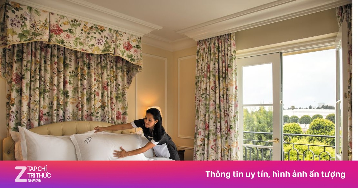 Vì sao giường ở khách sạn thường có 4 chiếc gối?