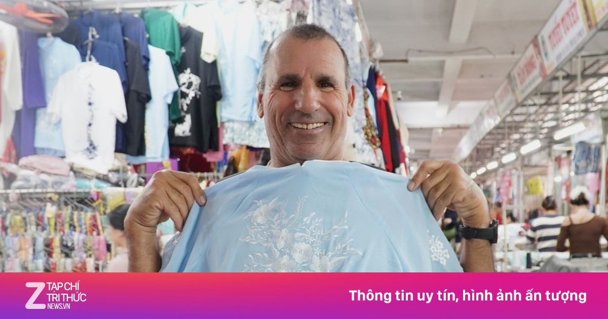 Khách Tây 'may nóng' áo dài, chụp ảnh Tết tại Đà Nẵng