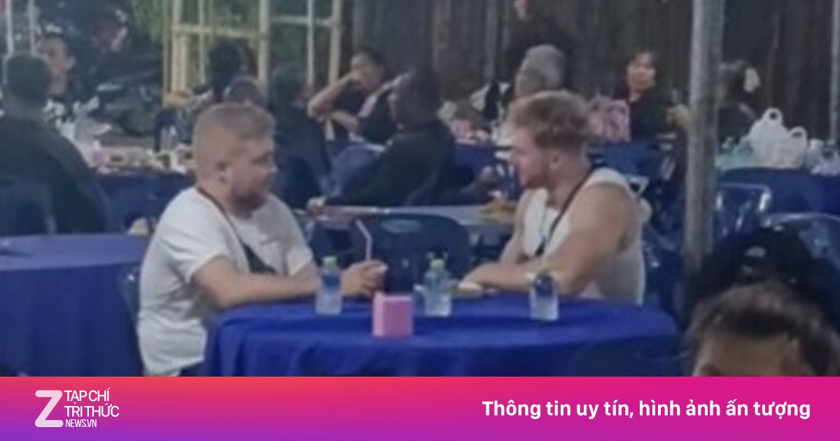 Khách Tây nhầm đám tang là nhà hàng, được mời ăn uống ở Thái Lan