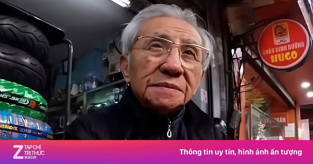 Xin chụp ảnh trên phố, khách Trung Quốc bất ngờ khi gặp giáo sư Việt