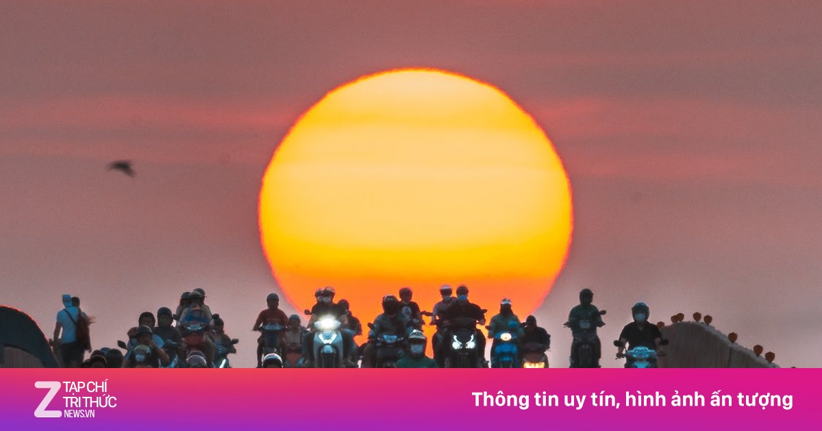 Nhiếp ảnh gia chờ đợi 2 năm ghi lại khoảnh khắc Mặt Trời xuyên qua dòng xe trên cầu Sài Gòn
