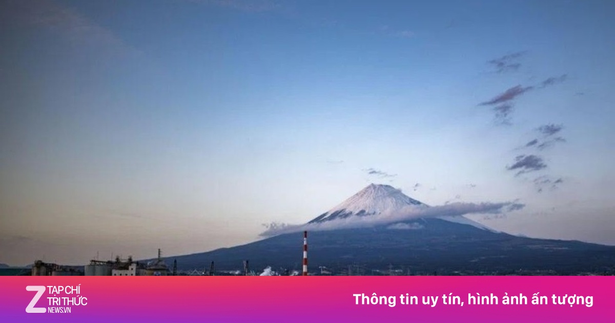 Tàu du lịch dành riêng cho khách nước ngoài ngắm núi Phú Sĩ