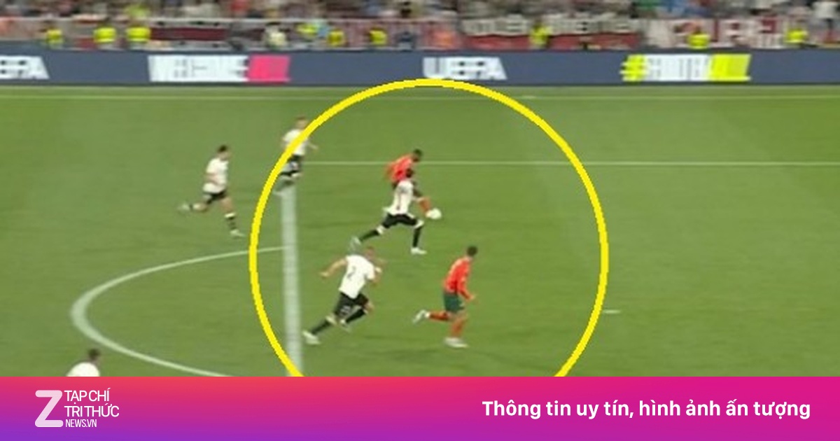Hai bàn thắng bị nghi 'có mùi' trong trận thắng của Bồ Đào Nha