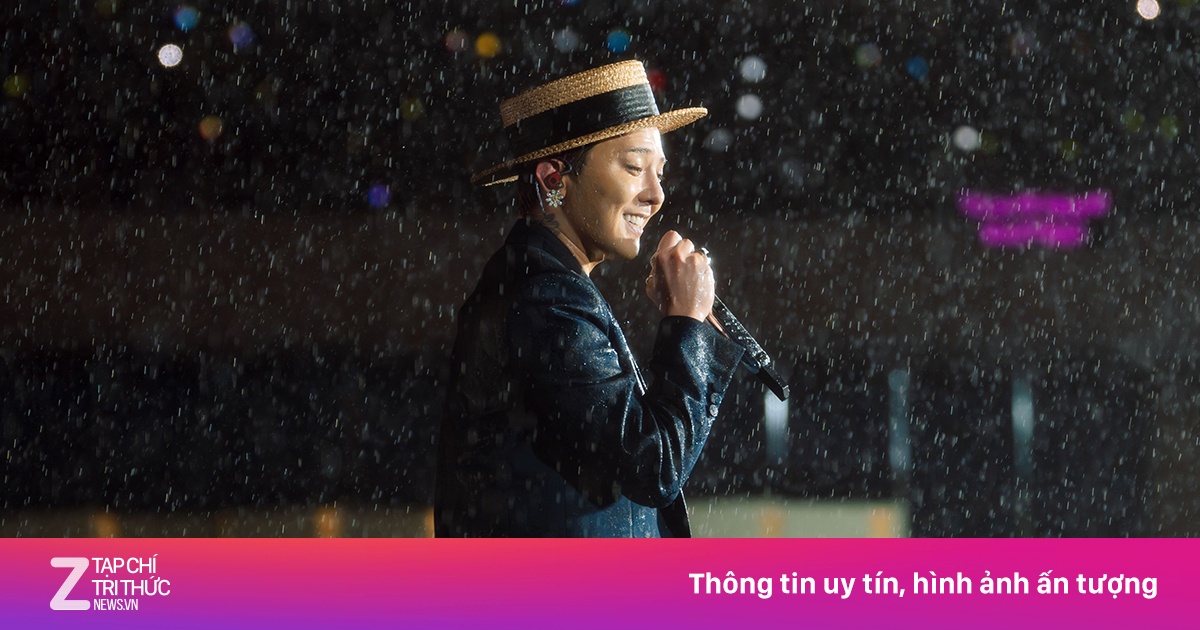 G-Dragon khiến hàng chục nghìn fan phấn khích khi biểu diễn dưới mưa