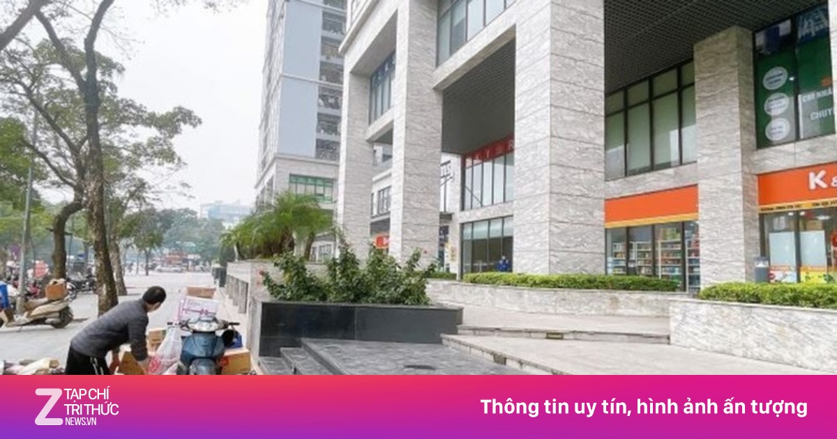 Shophouse chân đế chung cư ế ẩm, nhiều chủ ồ ạt rao bán