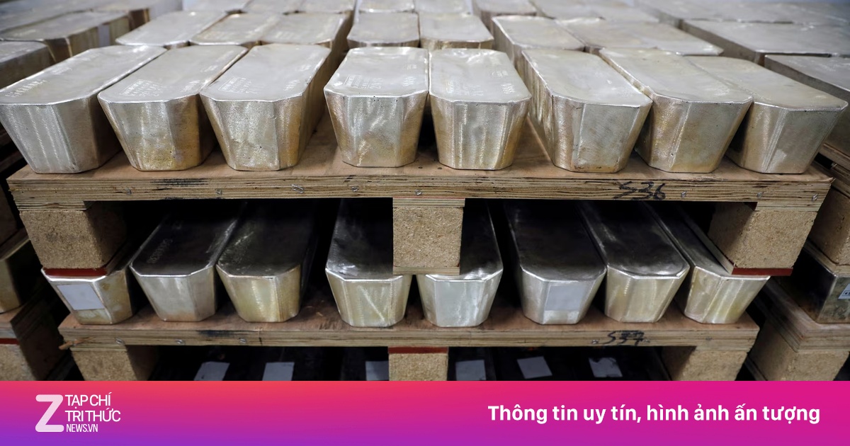 Giá bạc lần đầu vượt mốc 100 triệu đồng/kg