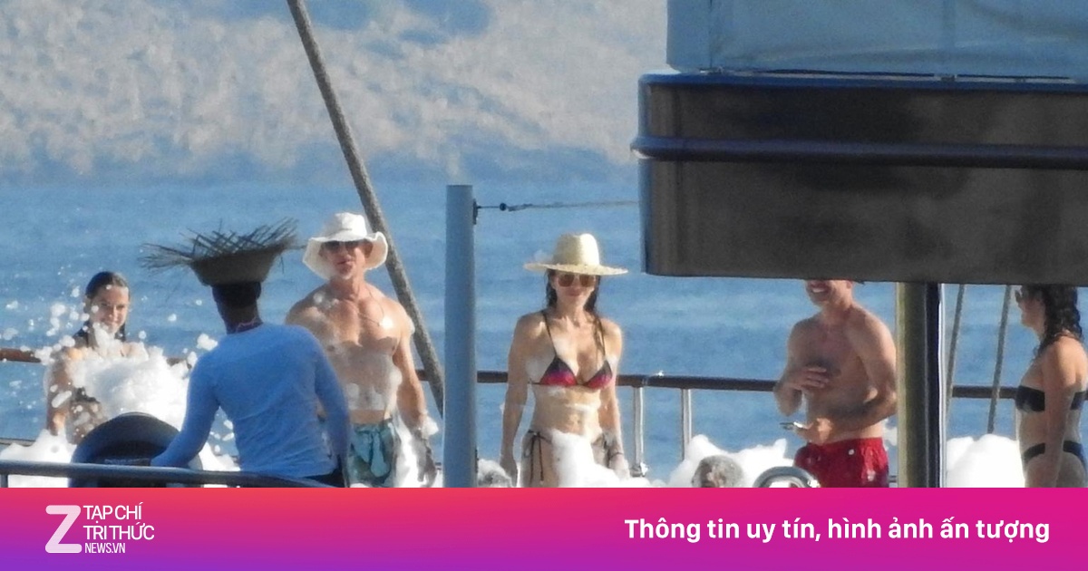 Tỷ phú Jeff Bezos mở tiệc trên siêu du thuyền trước lễ cưới