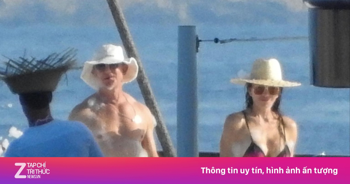 Tỷ phú Jeff Bezos mở tiệc trên siêu du thuyền trước lễ cưới