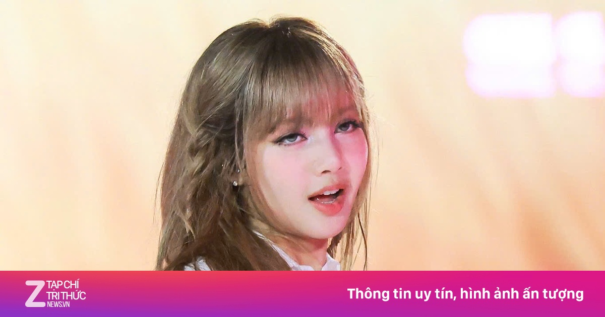 Lisa gây sốt với tạo hình ‘búp bê sống’
