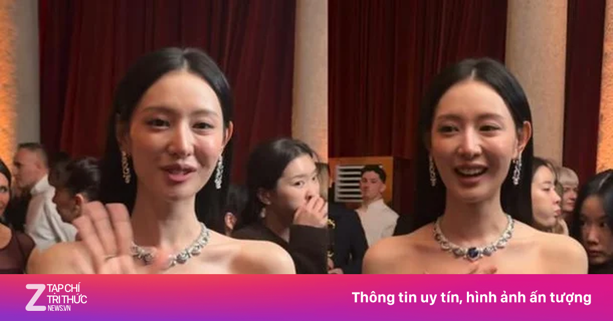 Kim Ji Won khác lạ