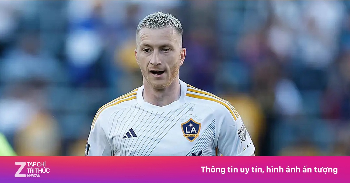 Reus ghi siêu phẩm đá phạt