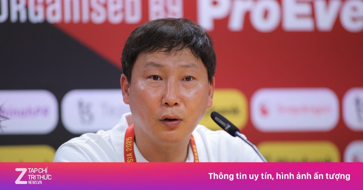 HLV Kim Sang-sik: 'Hy vọng Amorim để mắt đến Hai Long'