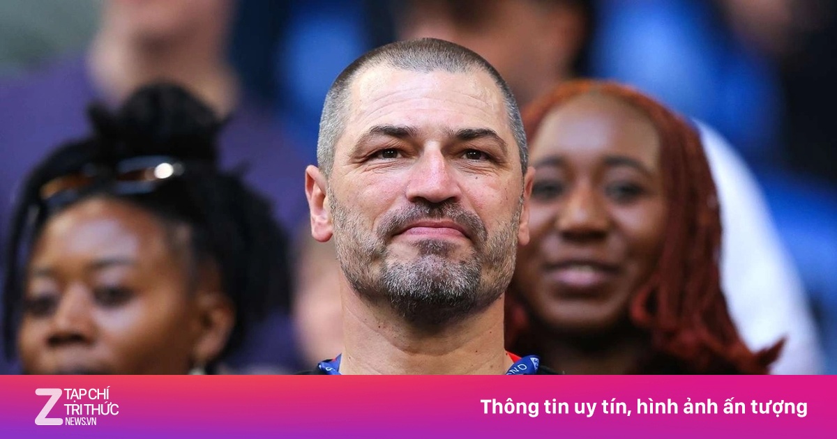 Bố Bellingham lập cú đúp trận ra mắt ở tuổi 49