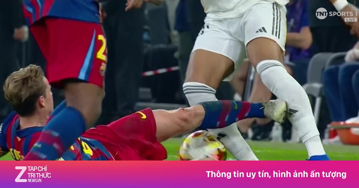 Pha bóng ghê rợn ở Siêu kinh điển