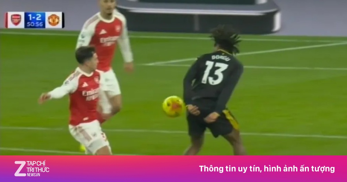 CĐV Arsenal nổi giận với VAR