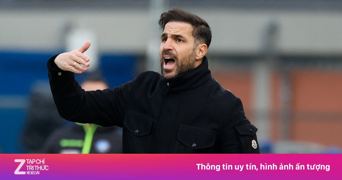 Đội của HLV Fabregas thăng hoa