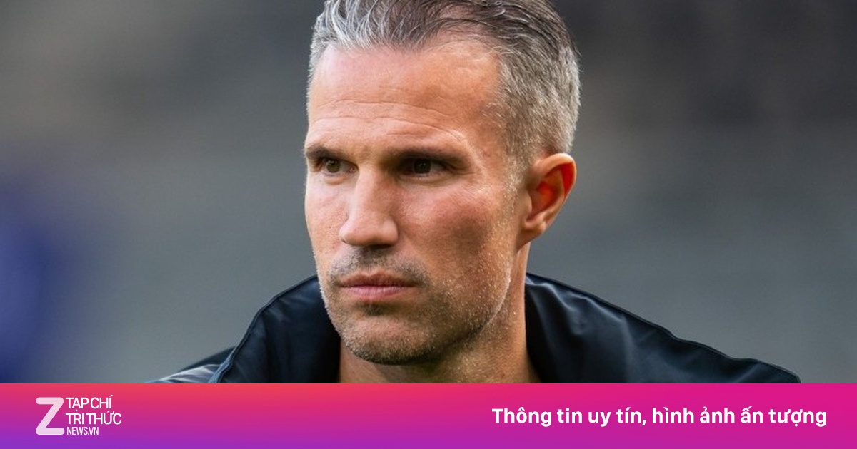 HLV Van Persie bị yêu cầu từ chức