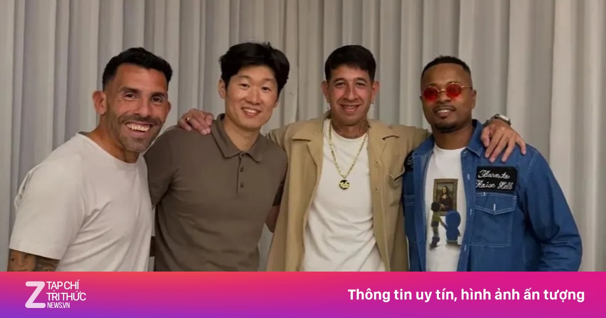 Khoảnh khắc tái hợp gây sốt của 3 danh thủ MU