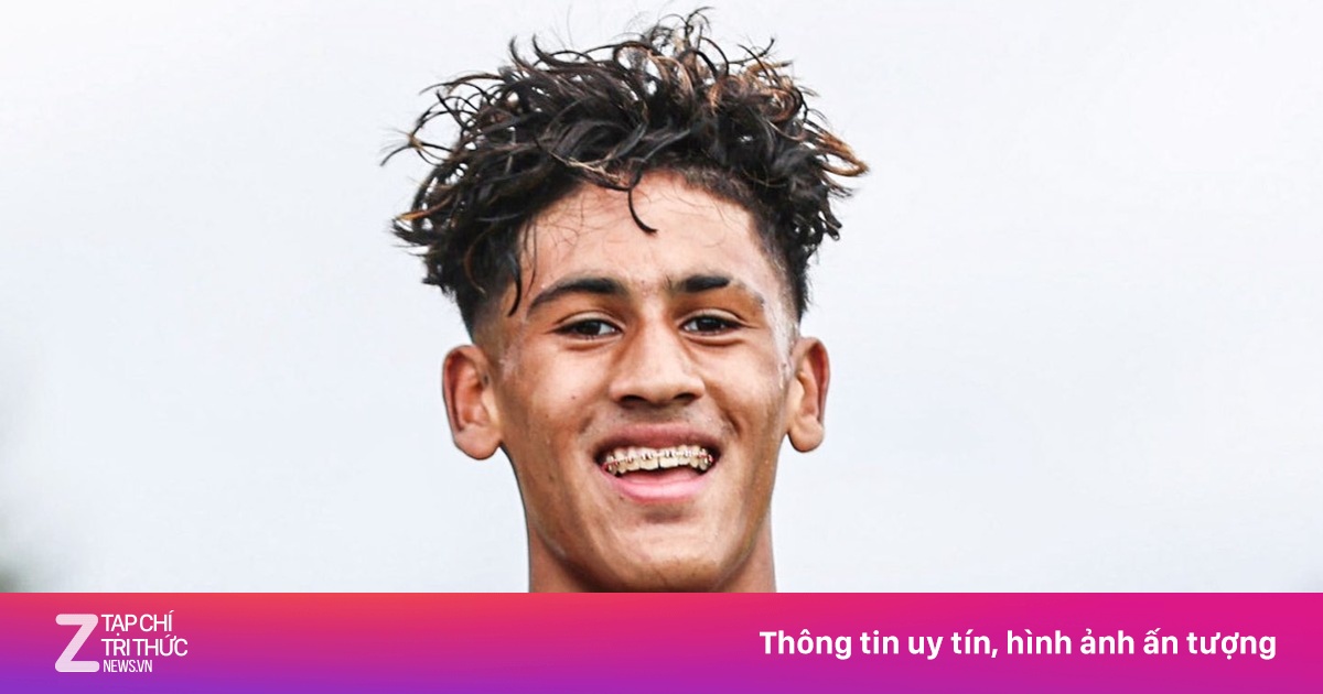 Vì sao tài năng 15 tuổi chưa thể ra mắt MU?