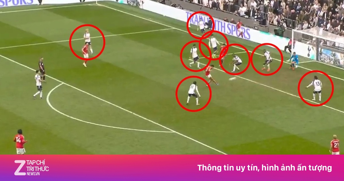 Khoảnh khắc phòng ngự gây sốc của Tottenham