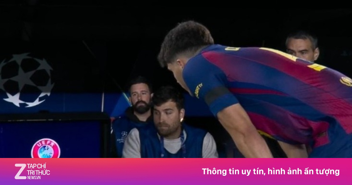 Khoảnh khắc liên quan đến VAR khiến fan Barca phẫn nộ