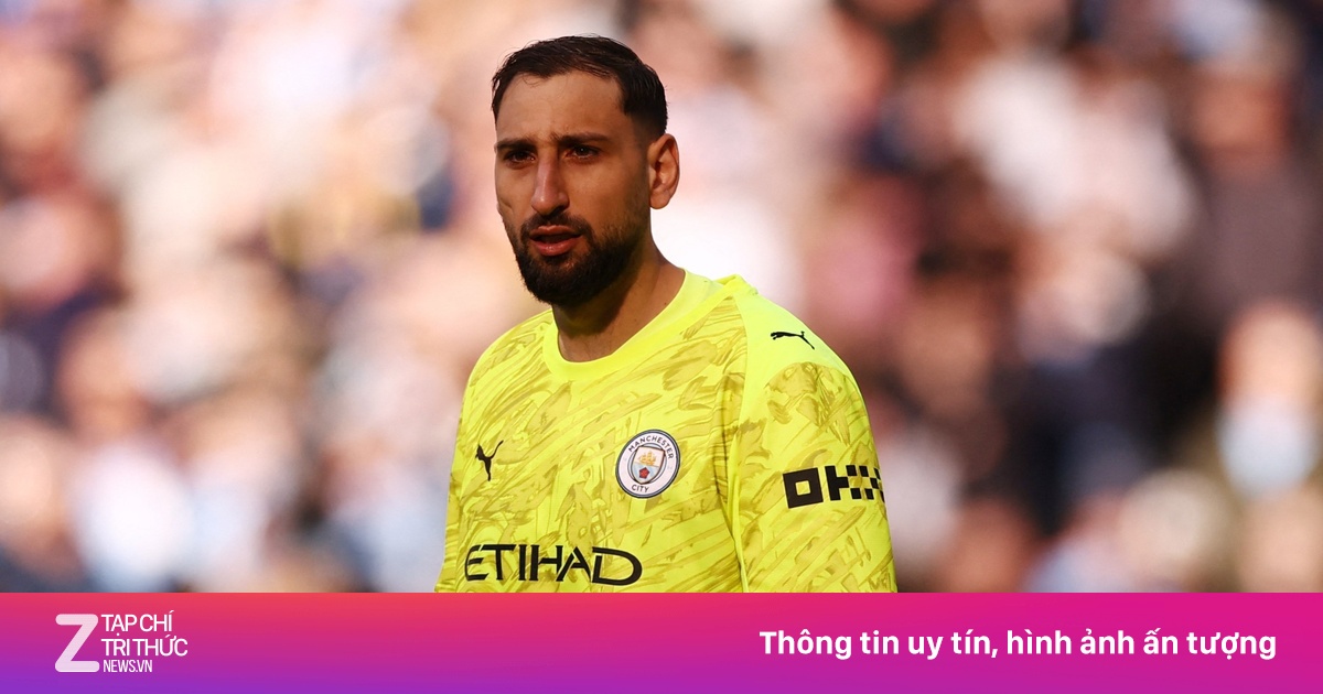 An ninh can thiệp khi Donnarumma lao lên khán đài ăn mừng cuồng nhiệt