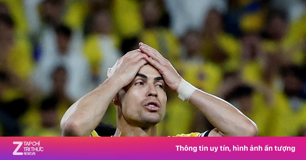 Ronaldo thất thần sau khi Al Nassr đánh rơi chiến thắng trước Al Hilal