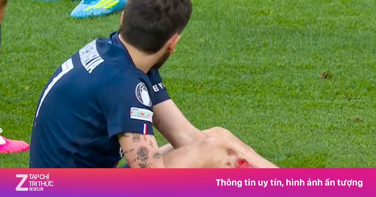 Trọng tài đã sai với vết rách của Kvaratskhelia?