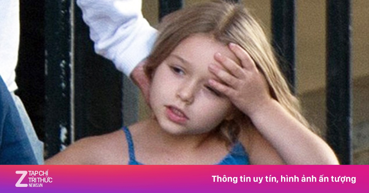 Bé Harper quấn quýt Becks không rời - Sao Hollywood - ZNEWS.VN