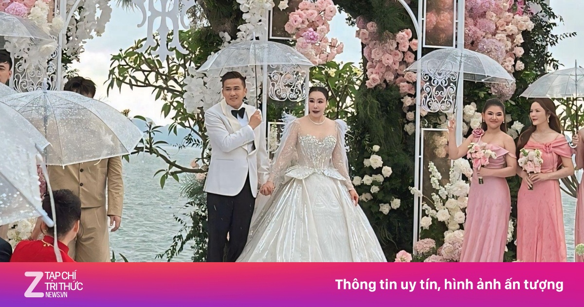 Hồ Quỳnh Hương chia sẻ chuyện có con trai 2 tuổi ở lễ cưới