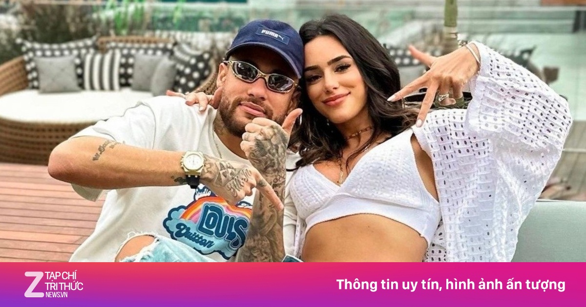 Bạn gái nói đã kết hôn với Neymar