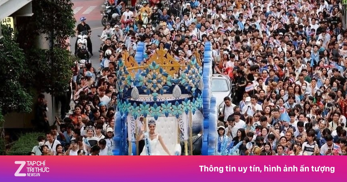 Tân Hoa hậu Thế giới về Thái Lan