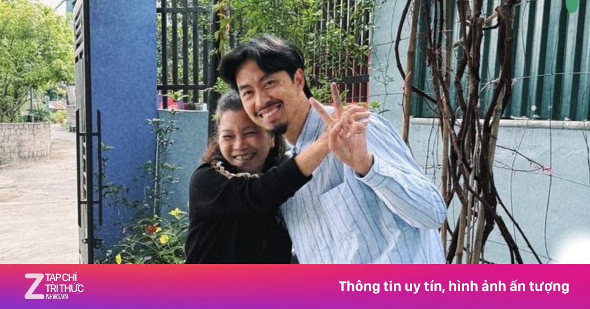 Đen Vâu về thăm cô giáo cũ ở Quảng Ninh