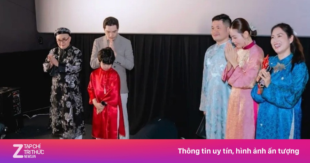 TGĐ Lotte Entertainment Vietnam quỳ lạy - cầu xin hay cảm ơn khán giả?