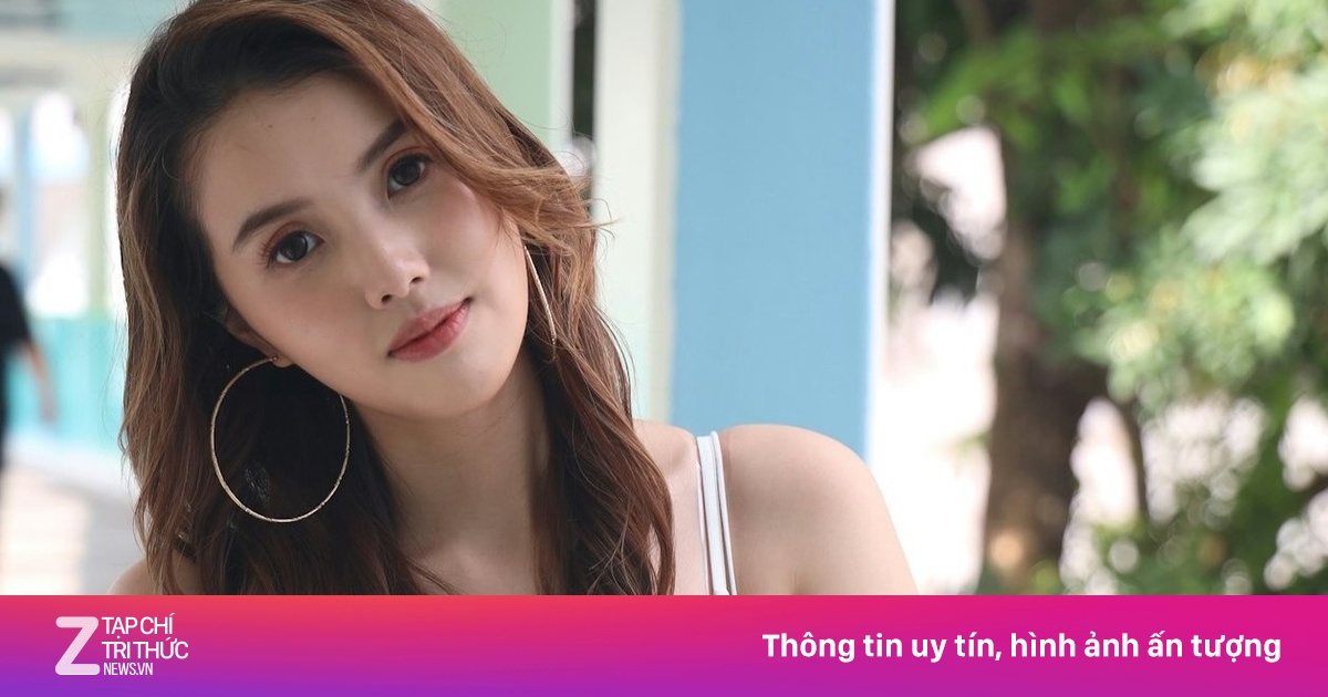 Người đẹp nói về khoảnh khắc ngồi vào lòng 'ông trùm' giải trí