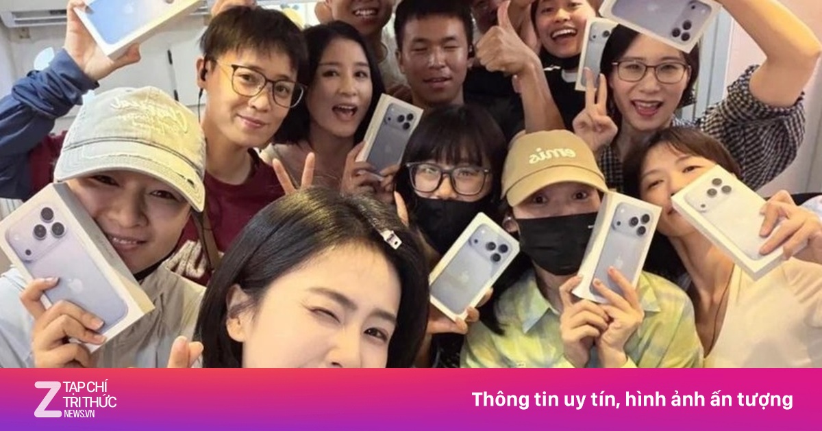 Bạch Lộc tặng iPhone 18 Pro Max cho vệ sĩ, trợ lý