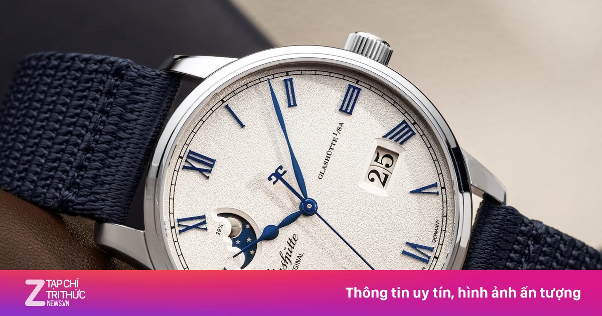 Đồng hồ có lịch trăng chuẩn xác đến năm 2147