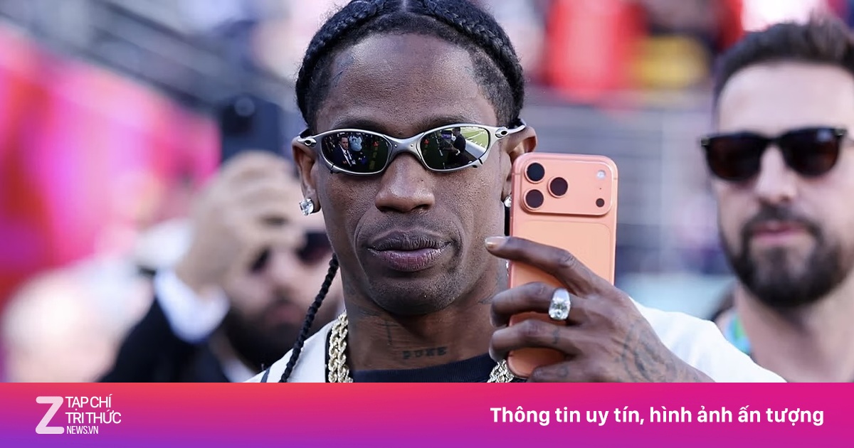 Bạn trai cũ Kylie Jenner đeo 'máy tính Casio' 100 USD ở Super Bowl