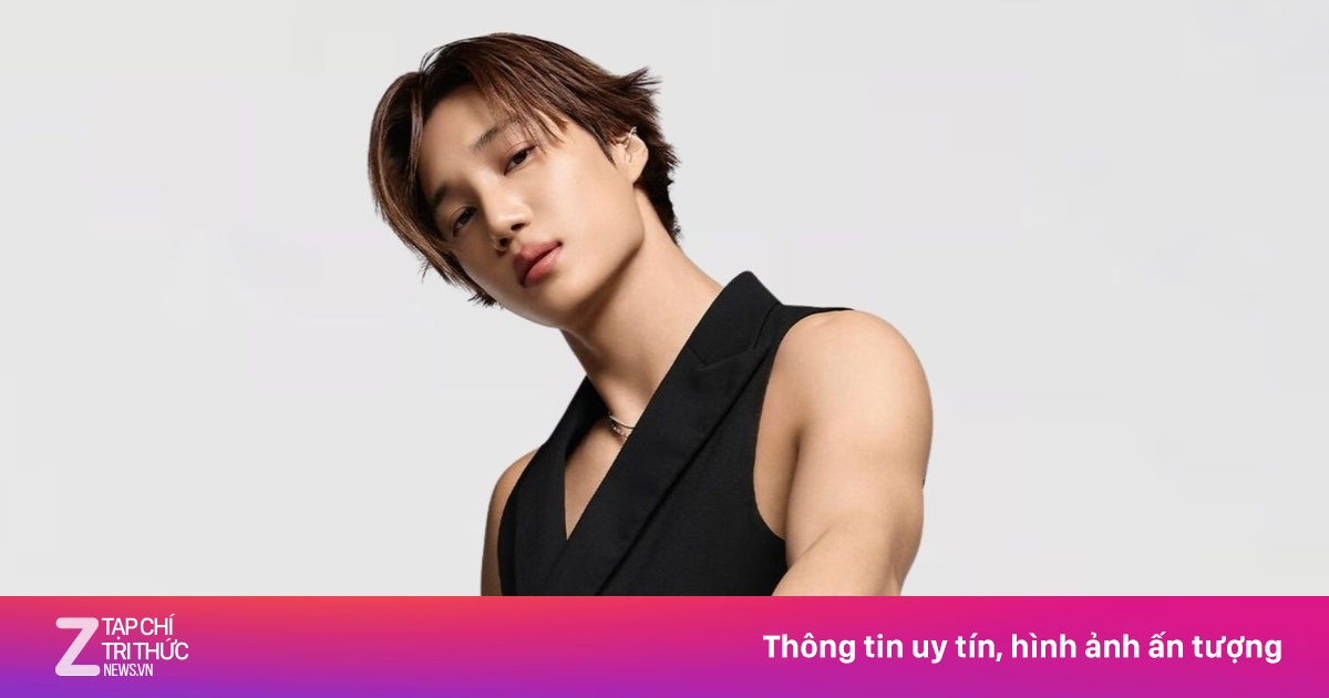 Lọ kem nền đặt giữa hai chân nam idol Kpop gây tranh cãi
