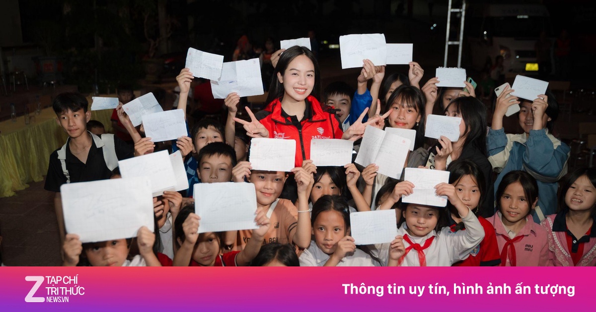 Buổi ký tặng không thảm đỏ hay ánh đèn sân khấu của Hoa hậu Thanh Thủy