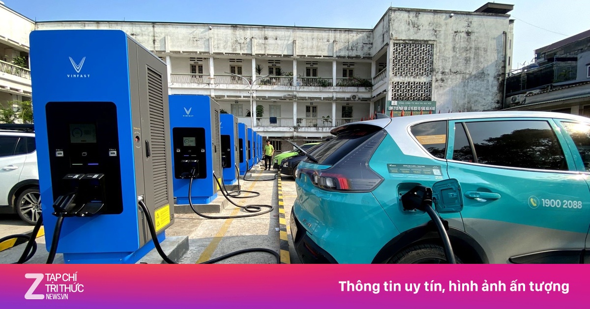 Cận cảnh trạm sạc siêu nhanh hỗ trợ tới 30 xe cùng lúc tại Hà Nội