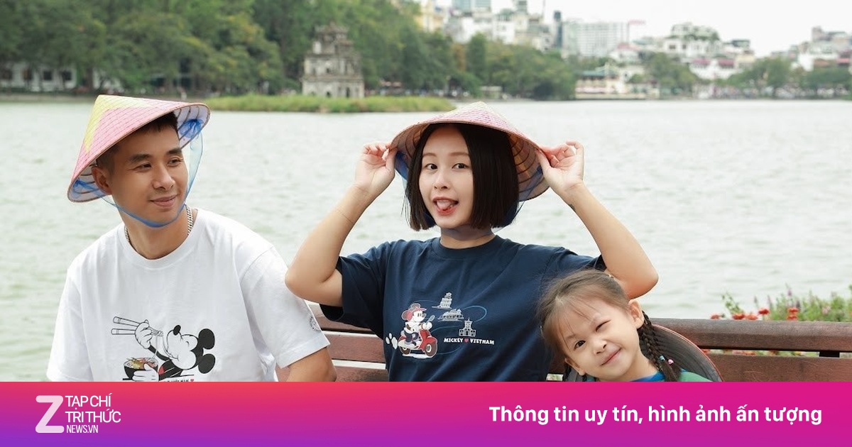 Theo chân Mickey và Minnie, giới trẻ khoe bộ ảnh khám phá góc phố quen