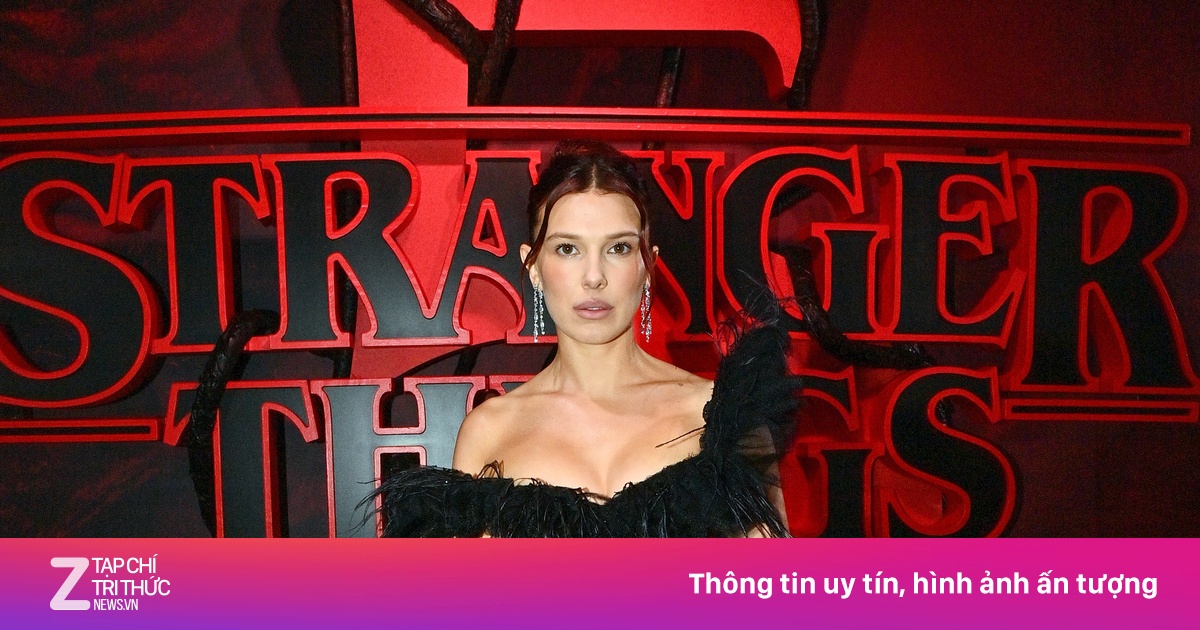 Sao Stranger Things đeo trang sức thảm đỏ xa xỉ từ Chopard