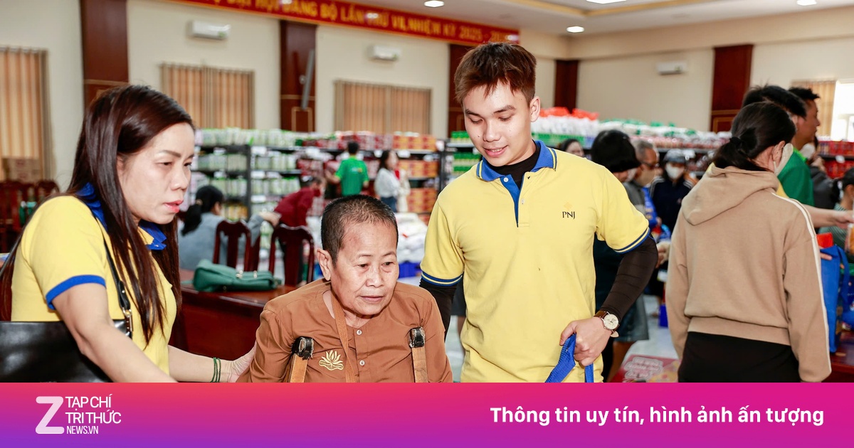 PNJ lan tỏa Tết yêu thương đến 15.000 bà con với siêu thị mini 0 đồng