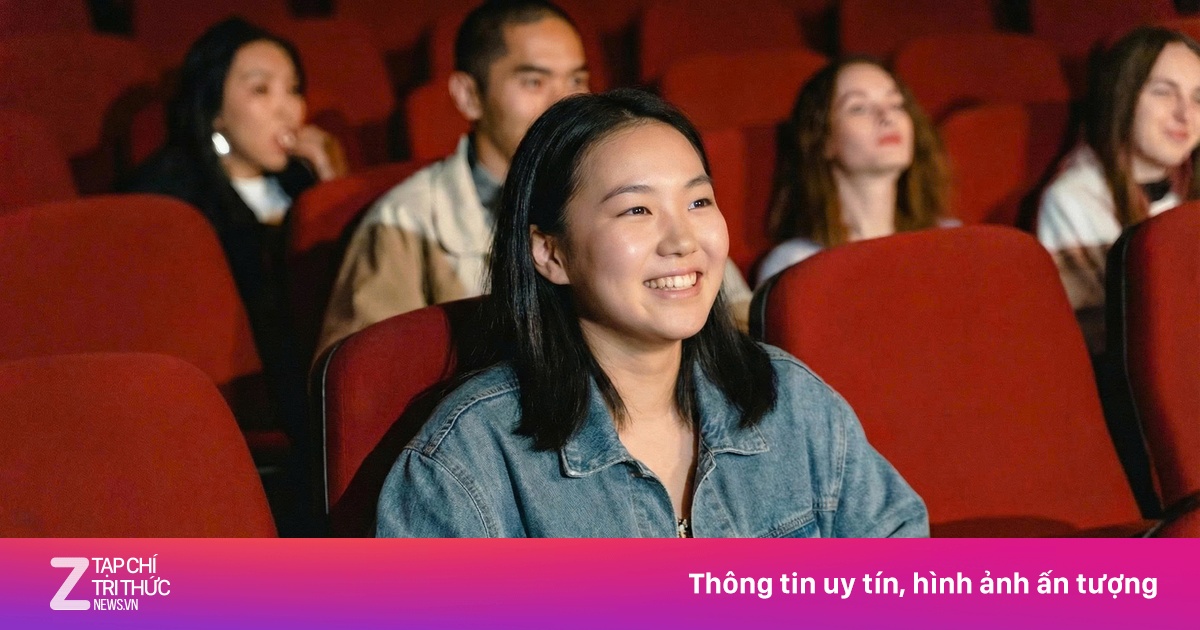 Người trẻ nhận lộc từ BIDV SmartBanking với flashsale 50% vé xem phim