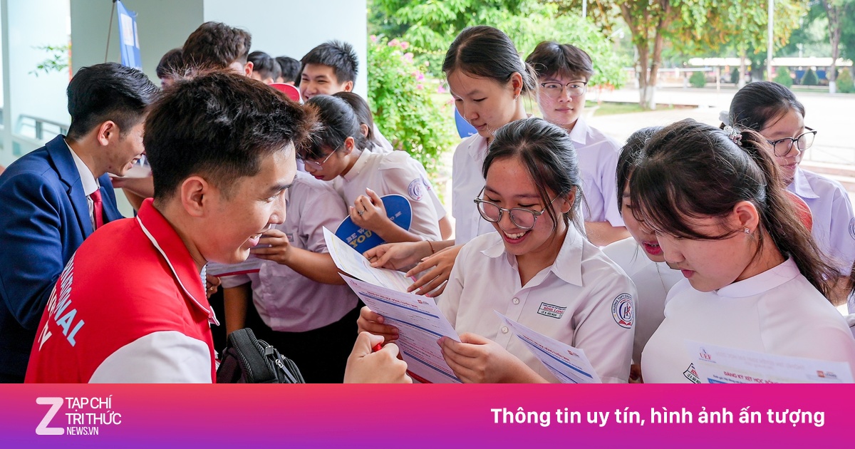 Nhiều trường THPT và đại học 'tăng tốc' hỗ trợ học sinh lớp 12